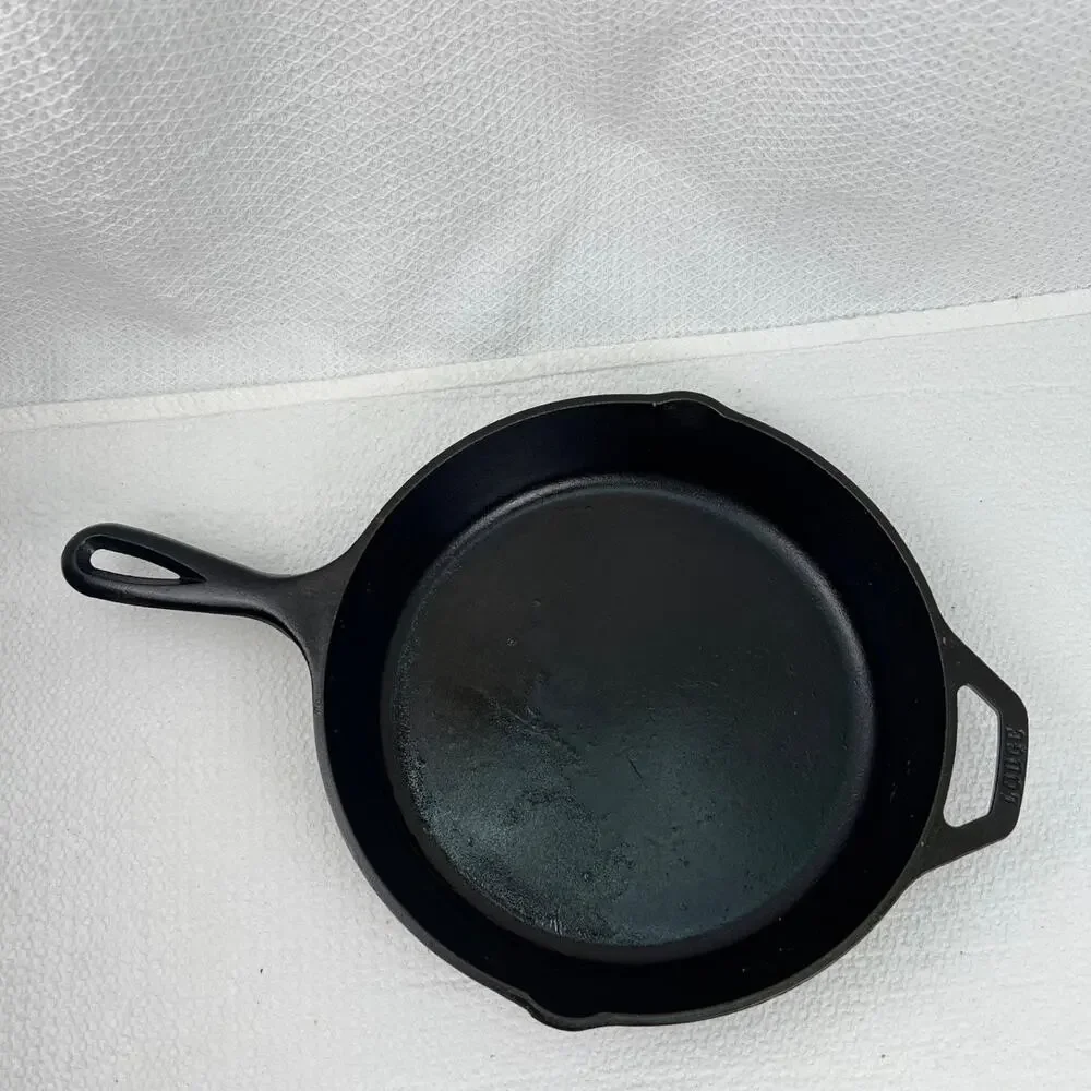 Lodge 8SK Cast Iron Skillet 10